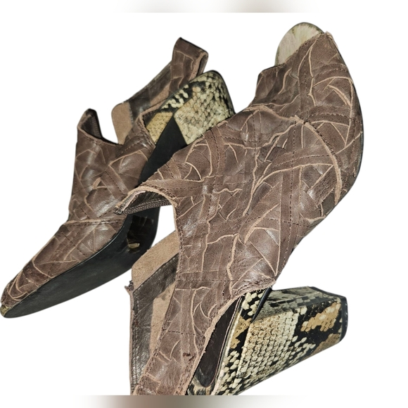 Django & Juliette Australian Leather Heel Sandals - Picture 2 of 12